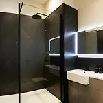 Апартаменты The Salisbury - Luxury By In