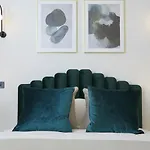 Апартаменты The Salisbury - Luxury By In