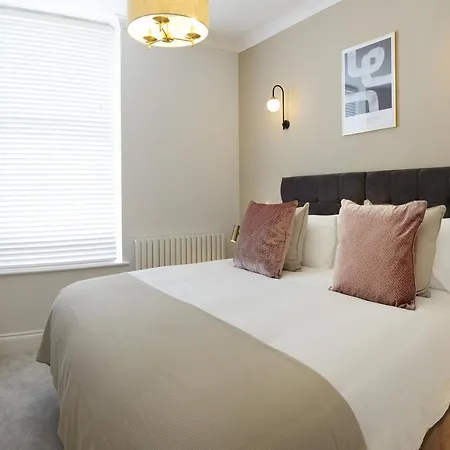 The Salisbury - Luxury By In Apartment