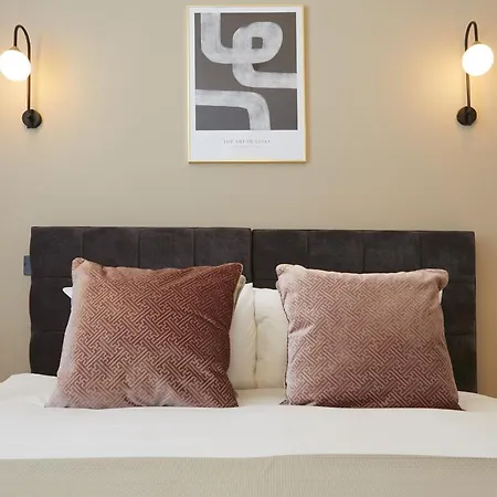 The Salisbury - Luxury By In *