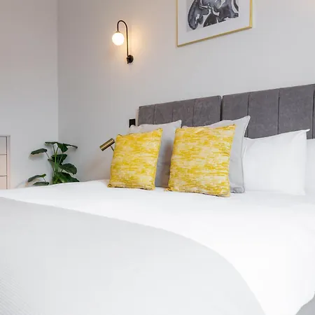 Apartment The Salisbury - Luxury By In