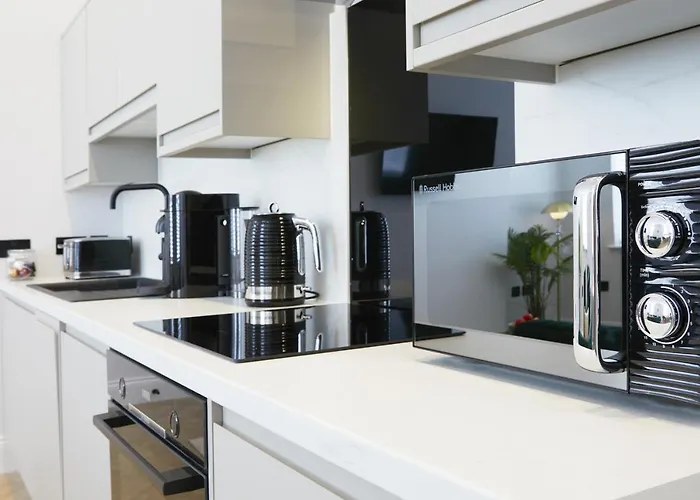 The Salisbury - Luxury By In *